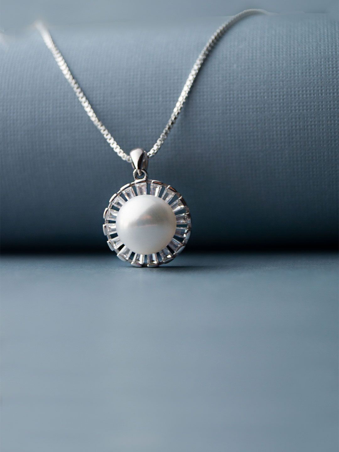 

MANNASH 92.5 Sterling Silver Rhodium Plated Cubic Zirconia Pendant With Chain