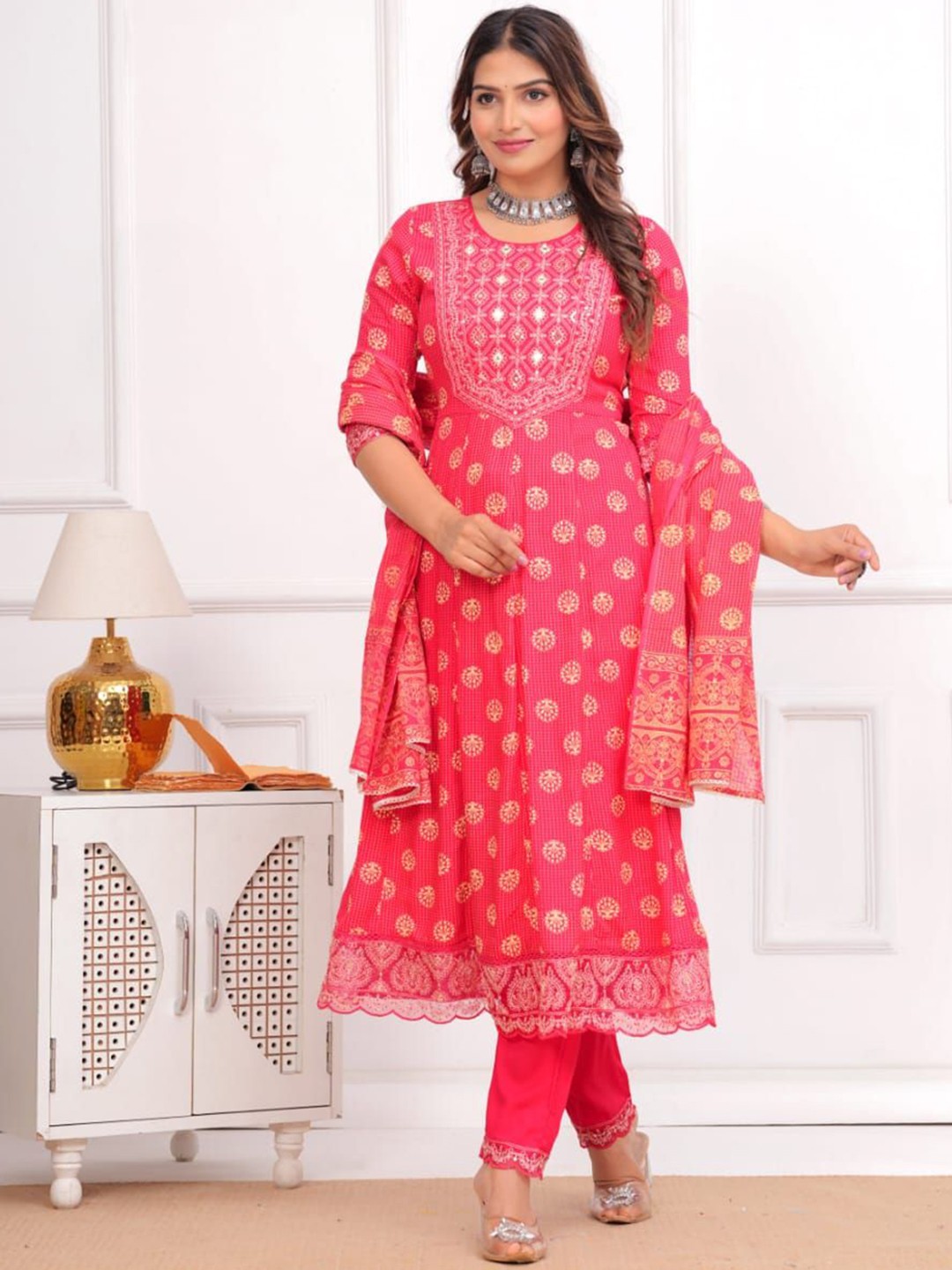 

PARUCREATION Ethnic Motifs Printed Thread Work Kurta with Trousers & Dupatta, Pink