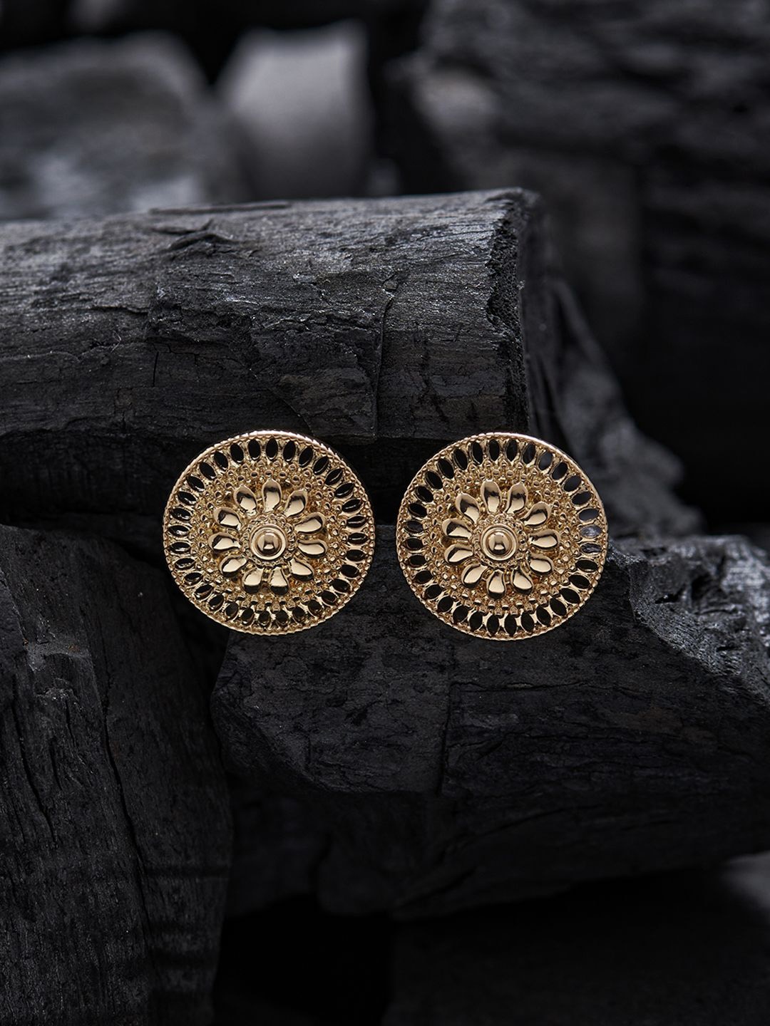 

Kalakrith Milano Round Shaped Temple Studs, Gold