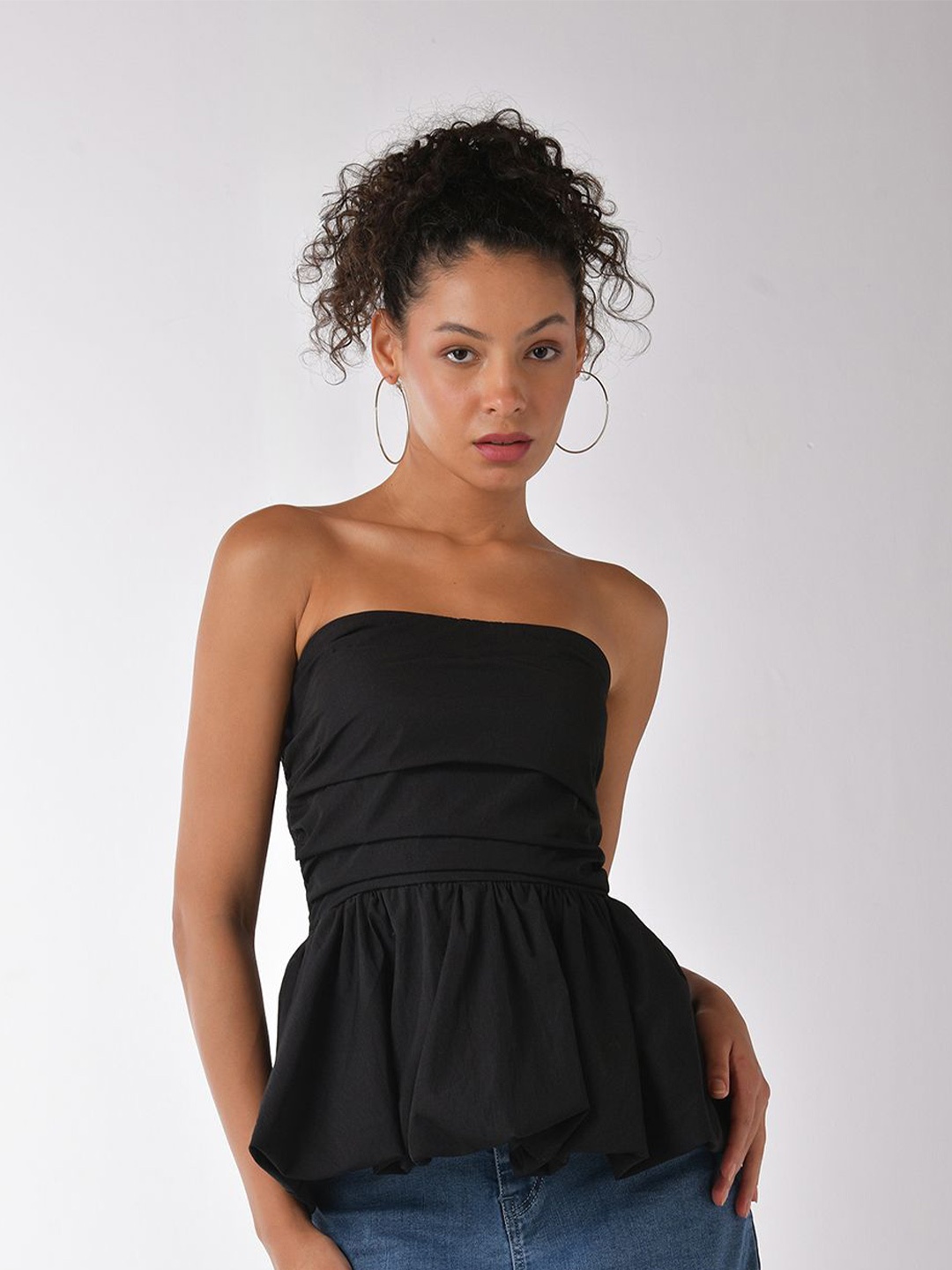 

IZF Off-Shoulder Tube Bubble Hem Top, Black