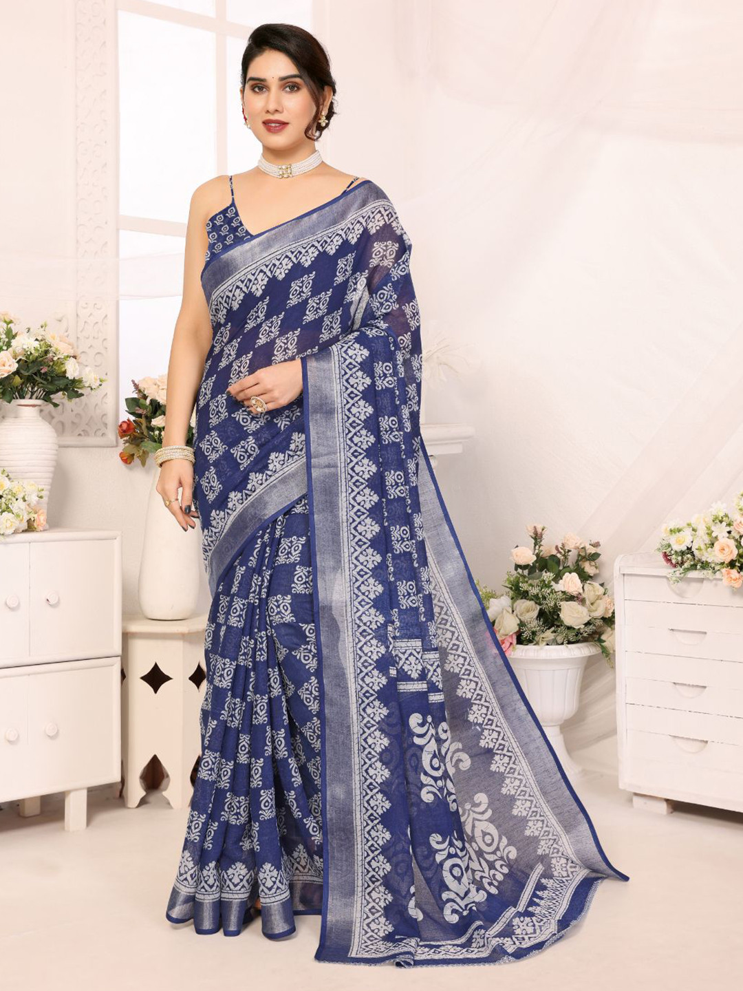 

Hema silk mills Ethnic Motifs Zari Pure Linen Saree, Blue