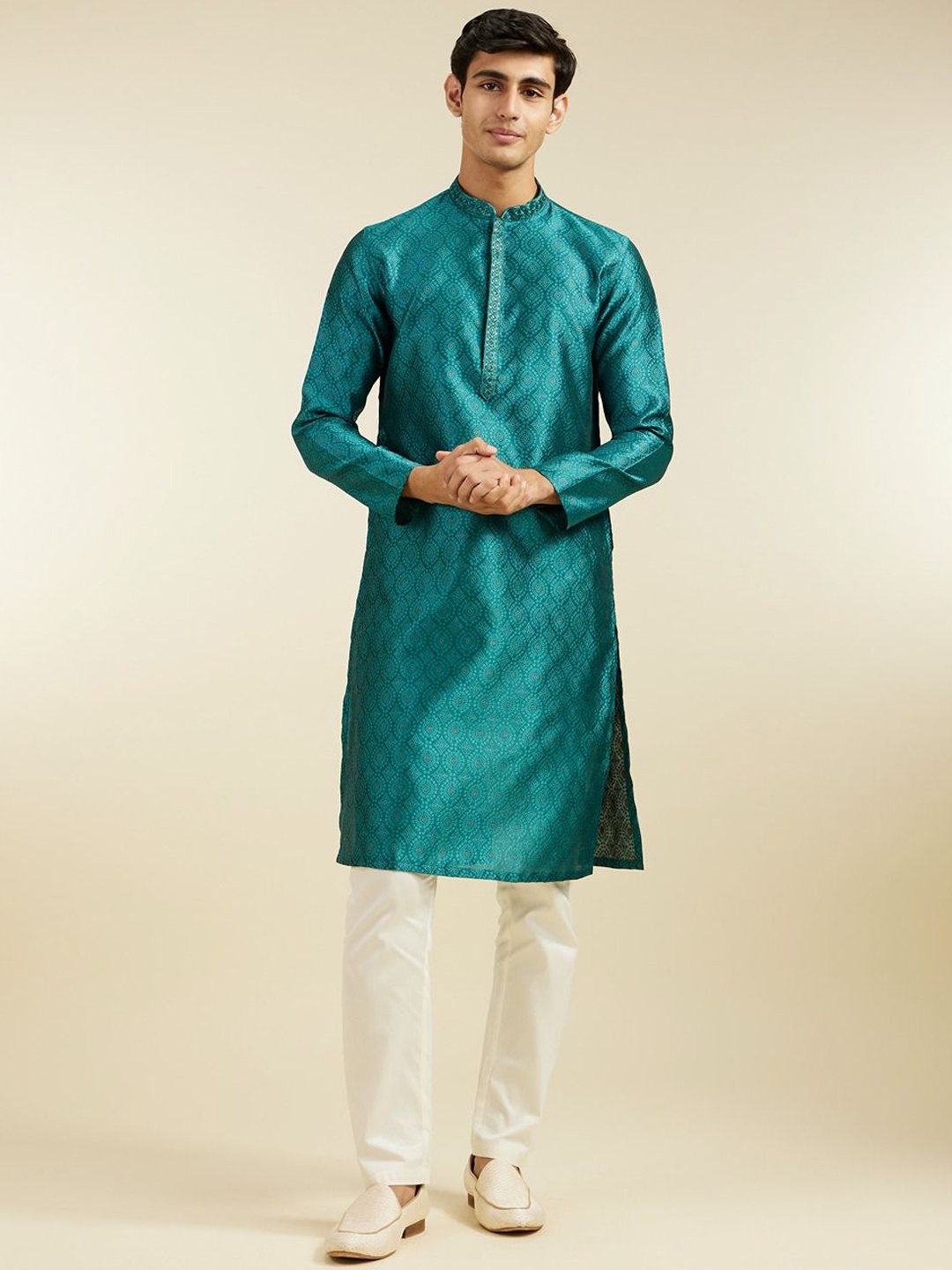 

Diwas by Manyavar Ethnic Motifs Embroidered Mandarin Collar Sequinned Straight Kurta, Green