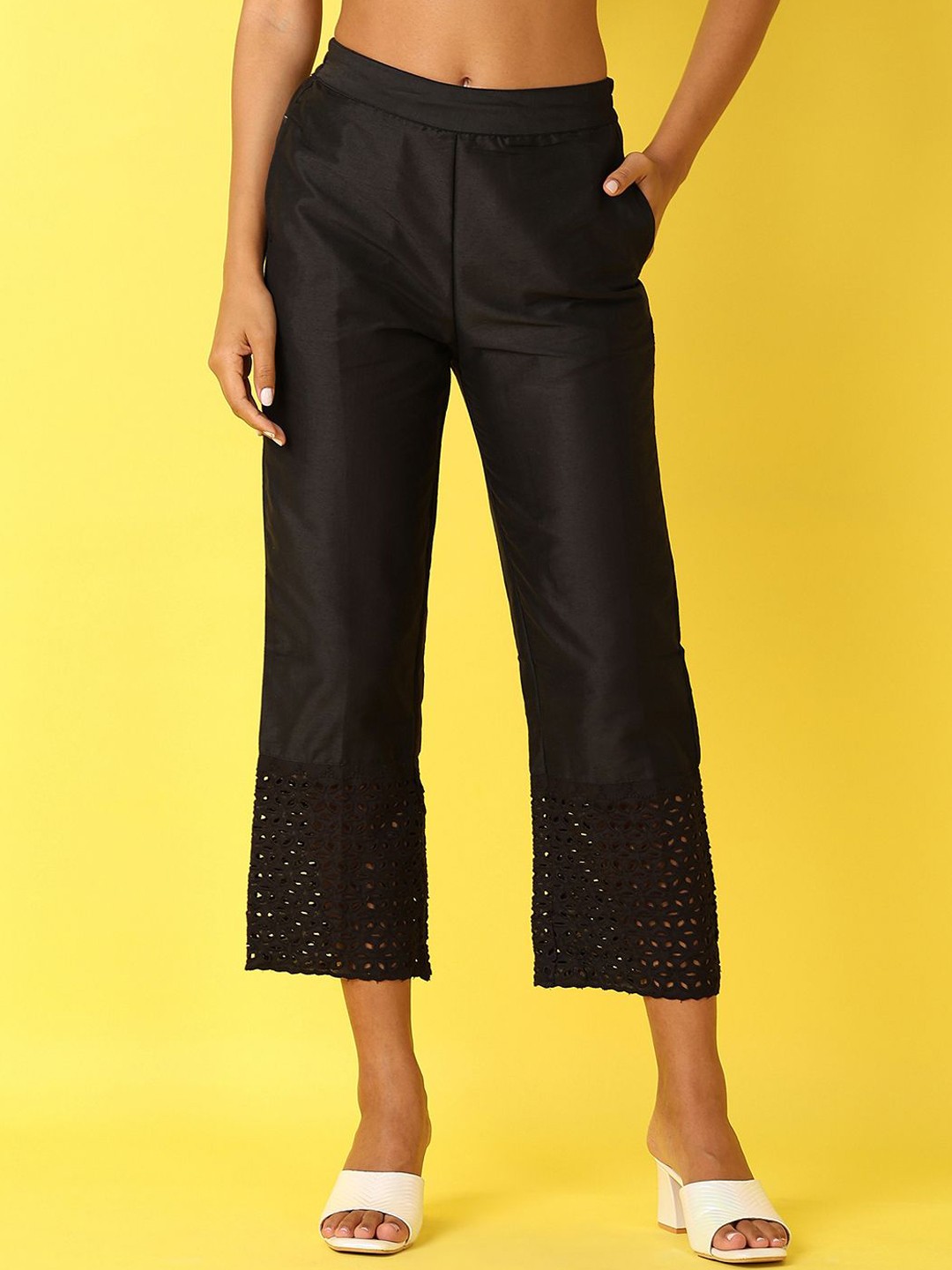 

UNLIMITED Women Solid Fit Regular Trousers, Black