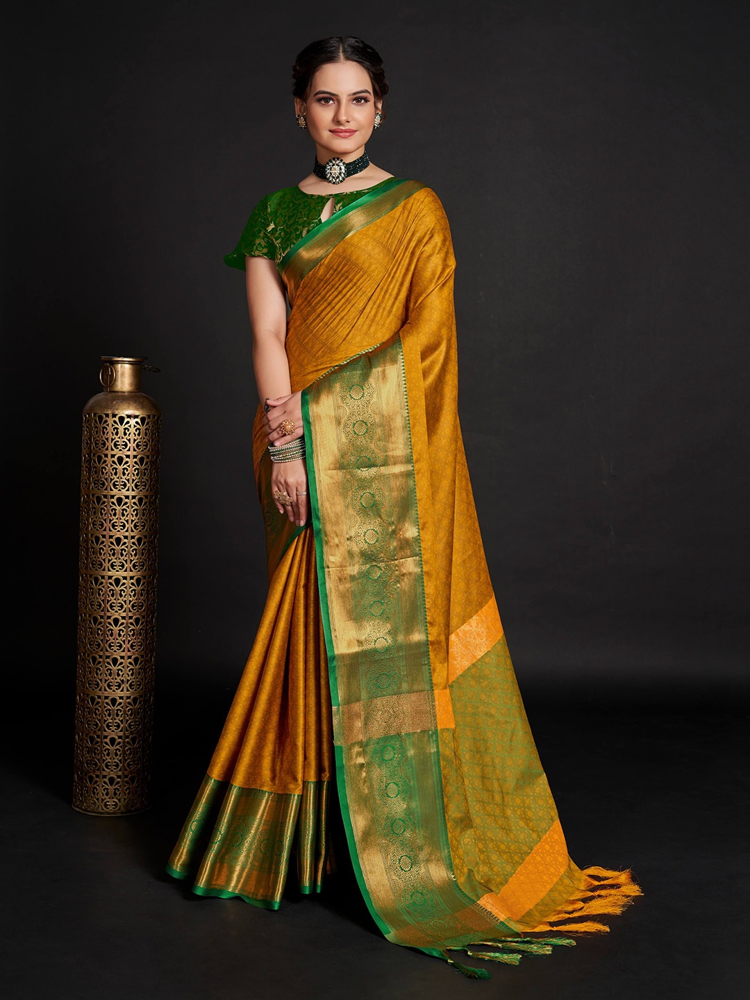 

Kriyansh Woven Design Zari Banarasi Saree, Yellow