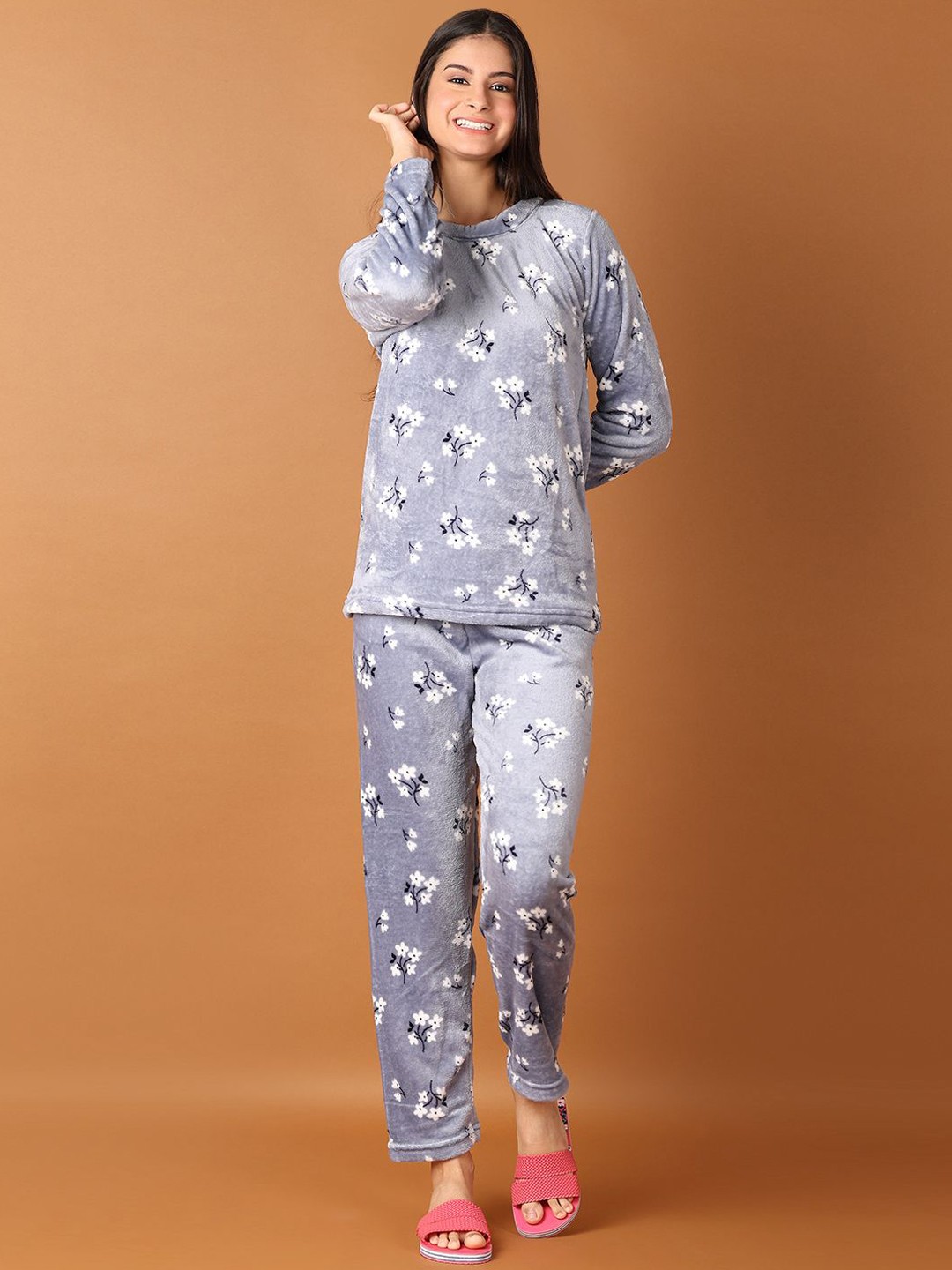 

V-Mart Women Floral Printed Night suit, Grey