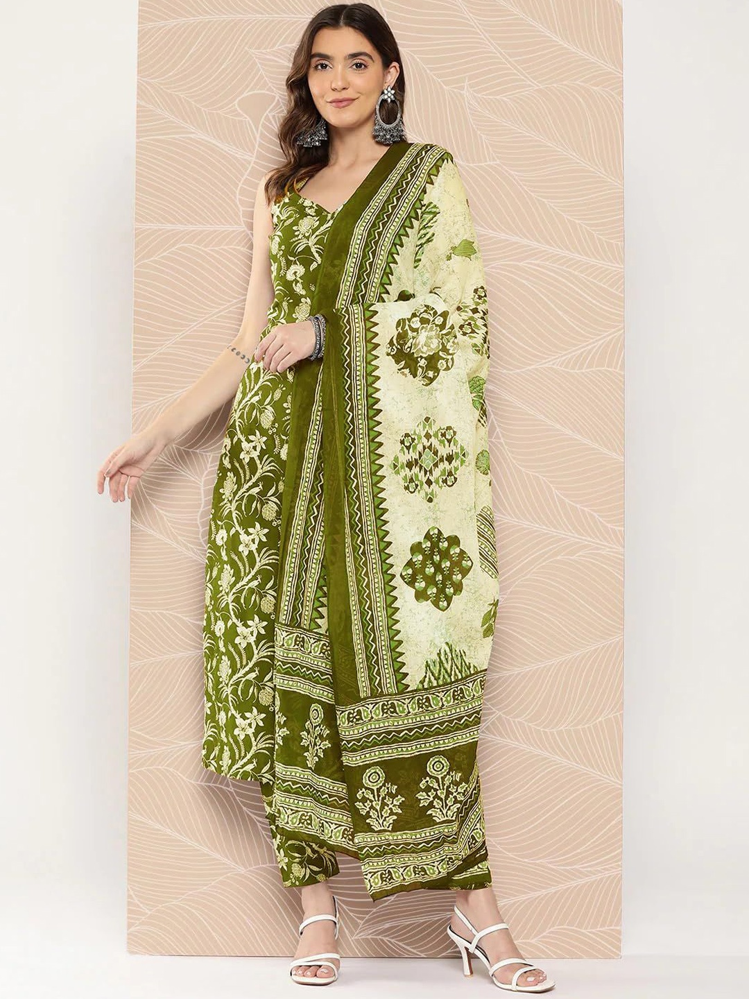 

KRISKA Ethnic Motifs Printed Kurta with Trousers & Dupatta, Green