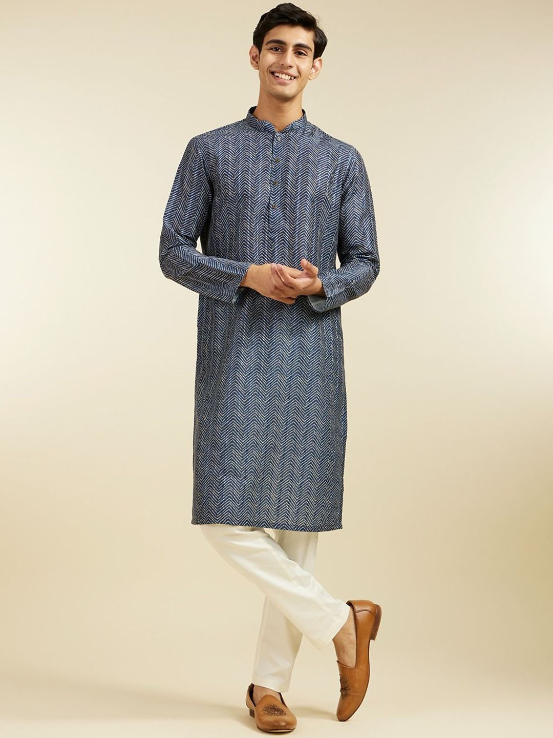 

Diwas by Manyavar Geometric Printed Mandarin Collar Straight Kurta, Navy blue