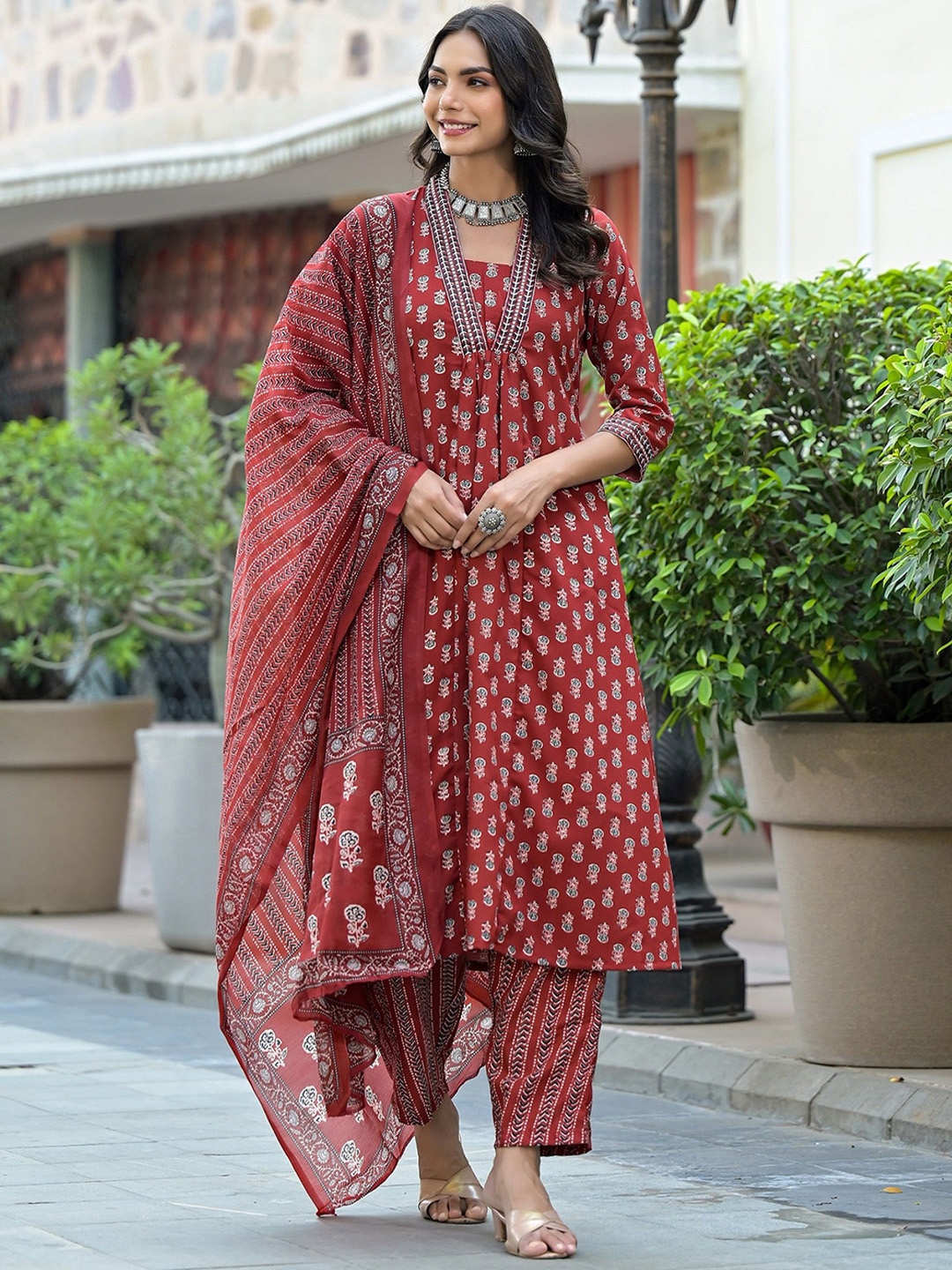 

KLOSIA Floral Printed Thread Work A-Line Kurta With Trousers & Dupatta, Red