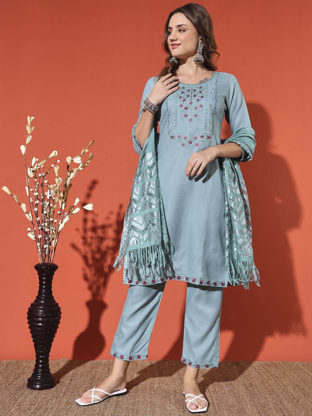 

ALENYGLAM Women Floral Embroidered Regular Thread Work Kurta with Trousers & With Dupatta, Sea green