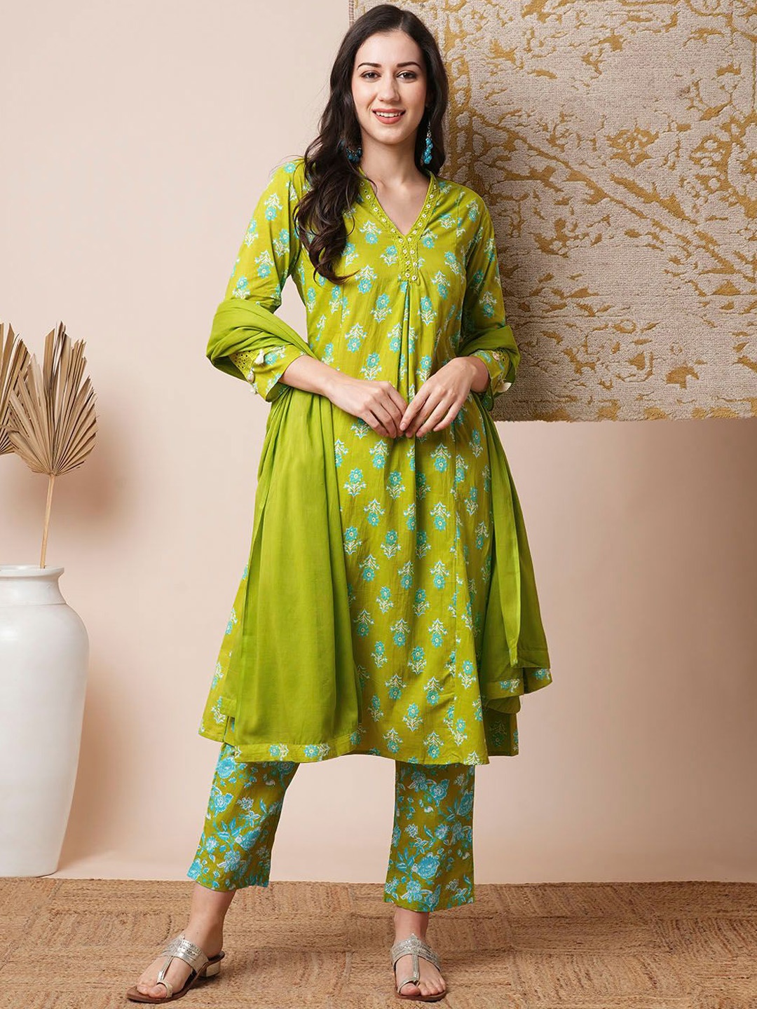 

FASHOR Green Floral Printed Thread Work Pure Cotton A-Line Kurta with Trousers & Dupatta