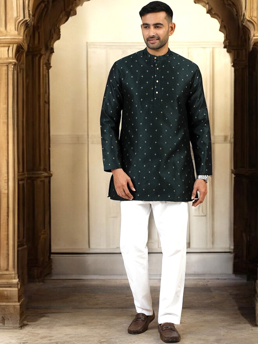 

TATTVA Men Geometric Thread Work Kurta, Green