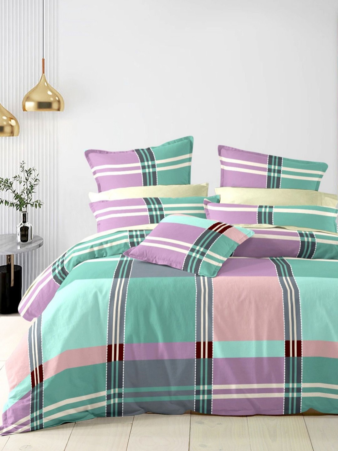 

Ariana Green Geometric 120TC Microfiber Double Queen Bedsheet with 2 Pillow Covers
