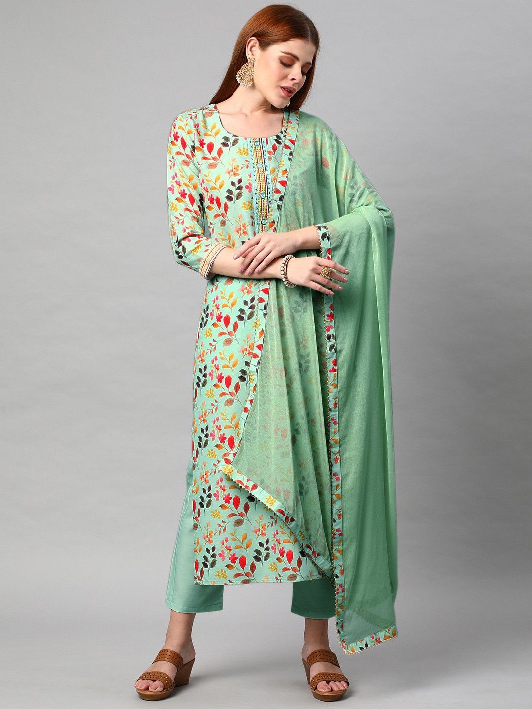 

GoSriKi Women Floral Printed Regular Kurta with Trousers & With Dupatta, Green