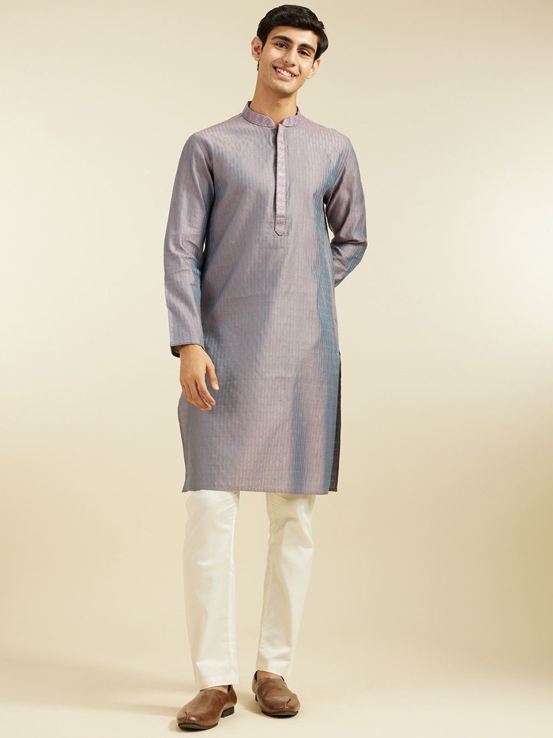 

Diwas by Manyavar Geometric Woven Design Mandarin Collar Straight Kurta, Pink