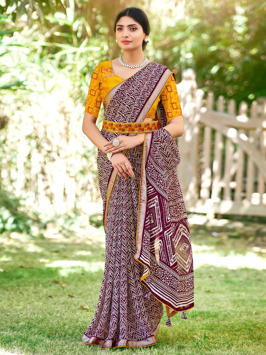 

Saree mall Ethnic Motifs Printed Sarees, Magenta