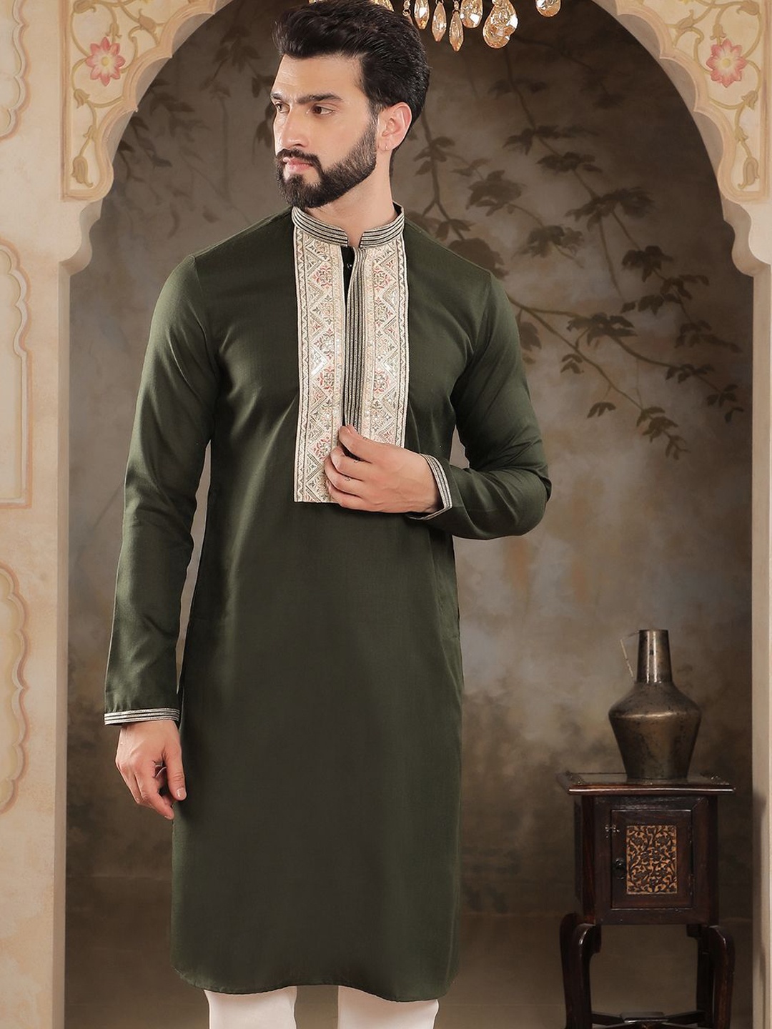 

HOUSE OF DEYANN Men Embellished Kurta, Green