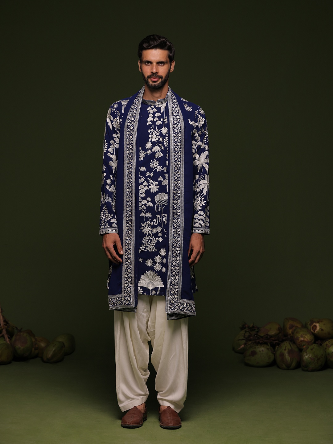 

KALPRAAG Floral Embroidered Mandarin Collar Straight Kurta with Patiala & Dupatta, Navy blue