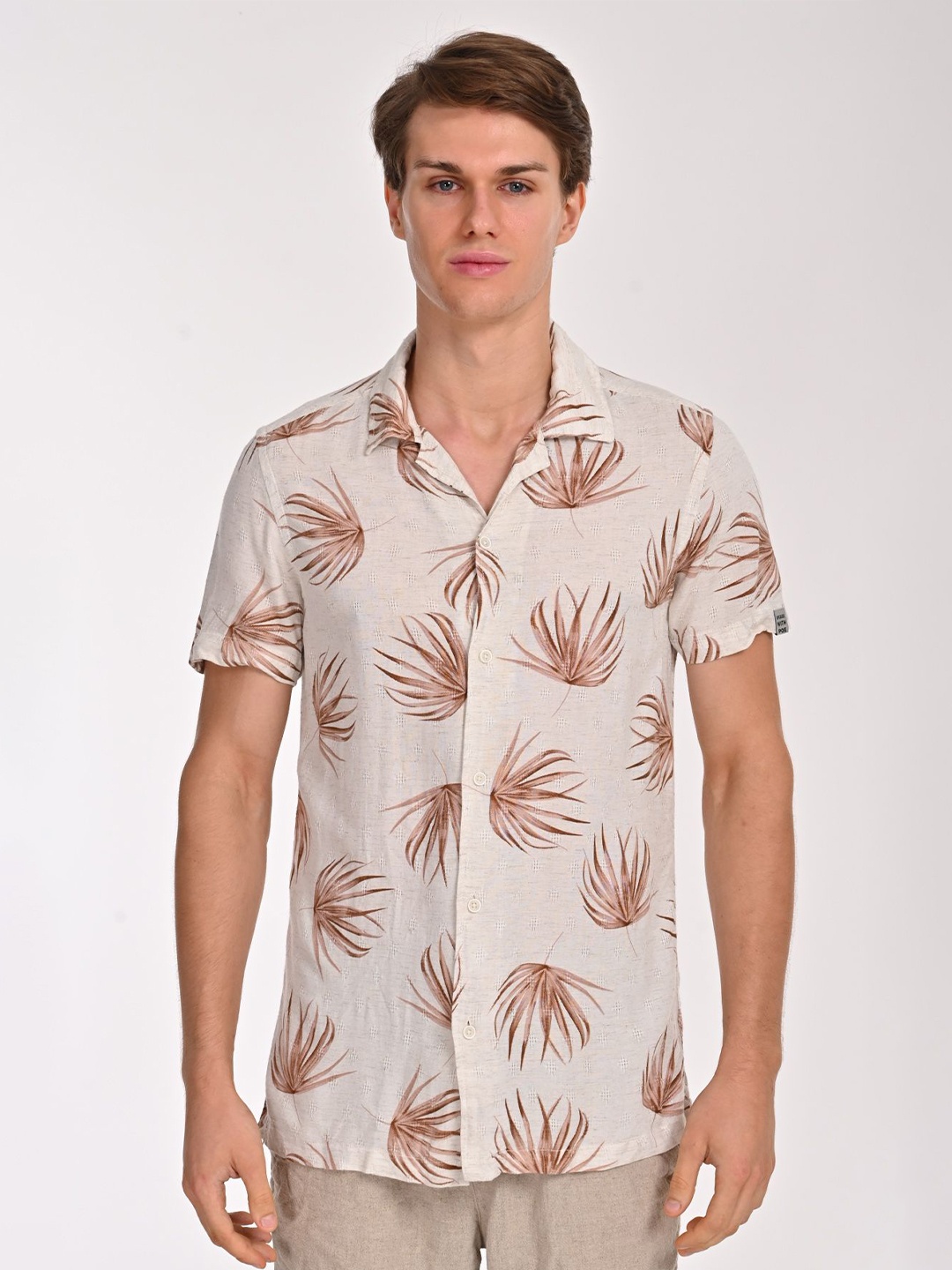 

POE Men Smart Slim Fit Floral Opaque Printed Casual Shirt, Peach