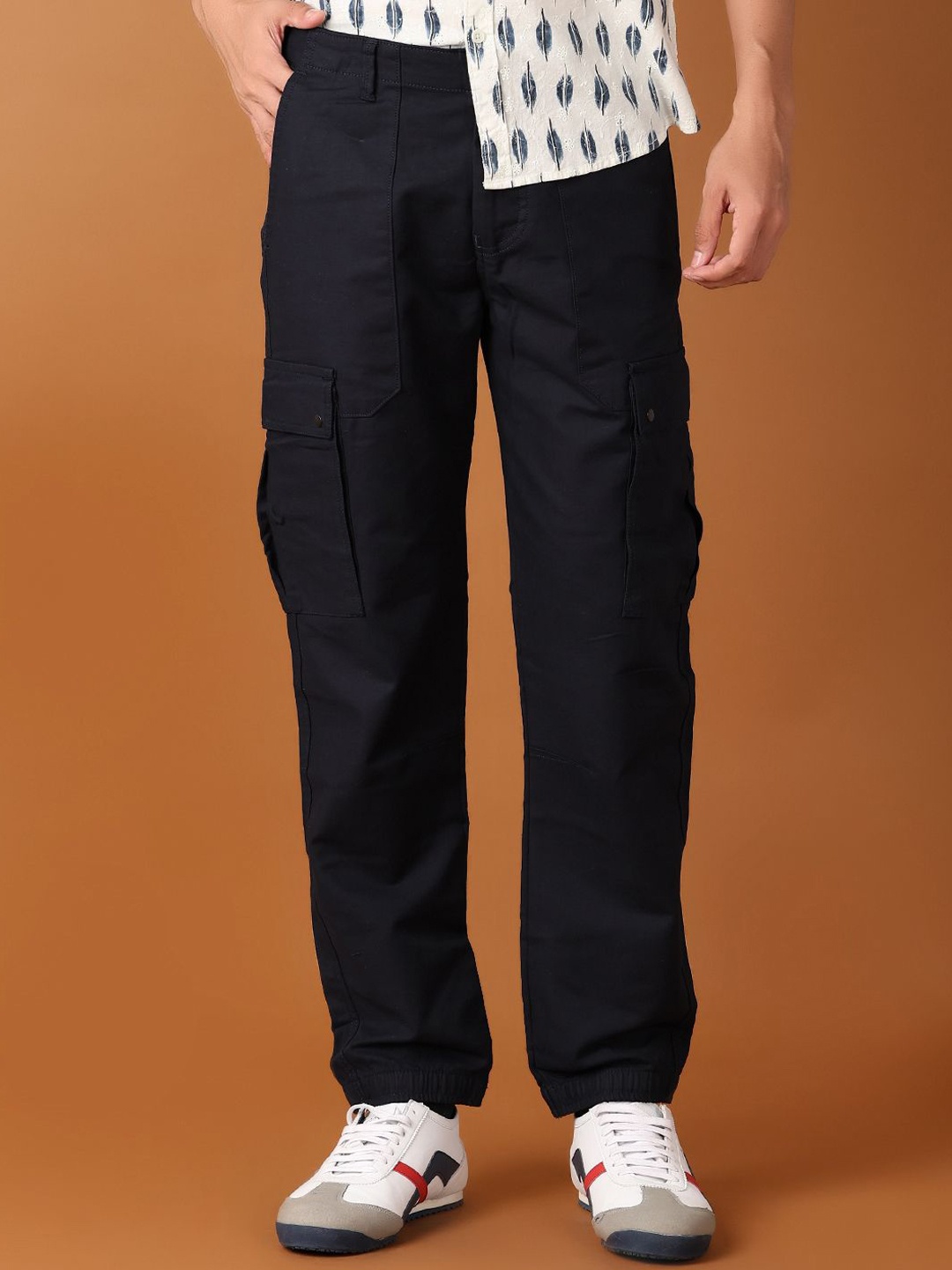 

V-Mart Men Solid Regular Fit Cargo Trousers, Navy blue