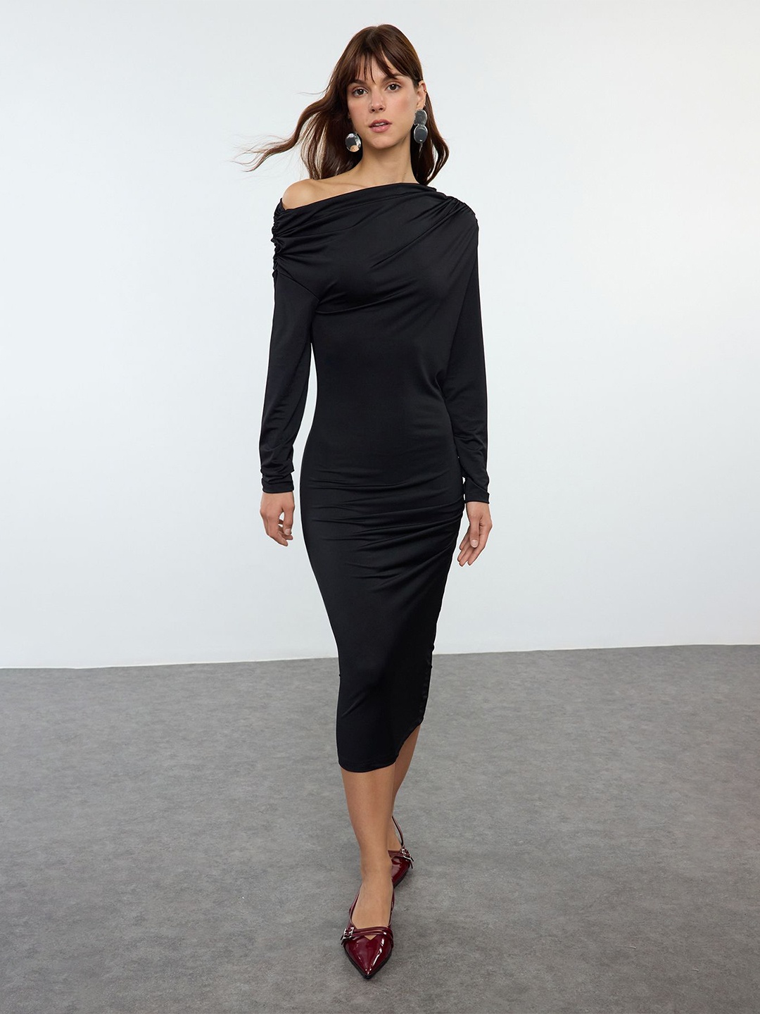 

Trendyol Off-Shoulder Bodycon Midi Dress, Na