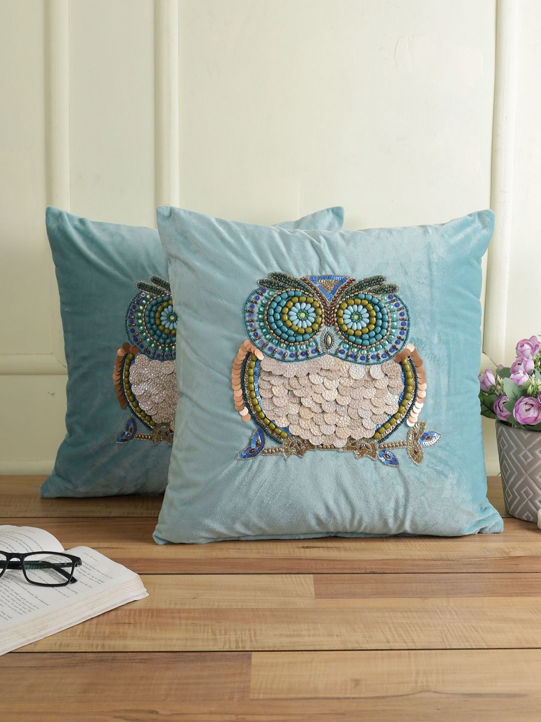 

eyda Turquoise Blue & Gold Toned 2 Pieces Embellished Velvet Square Cushion Covers