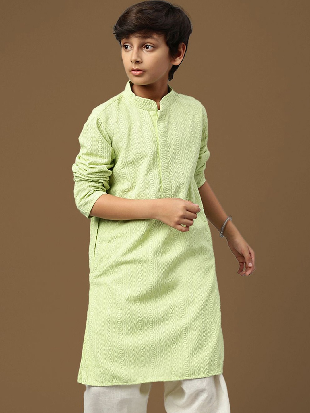 

Here&Now X Sanwara Boys Geometric Embroidered Chikankari Straight Kurta, Green
