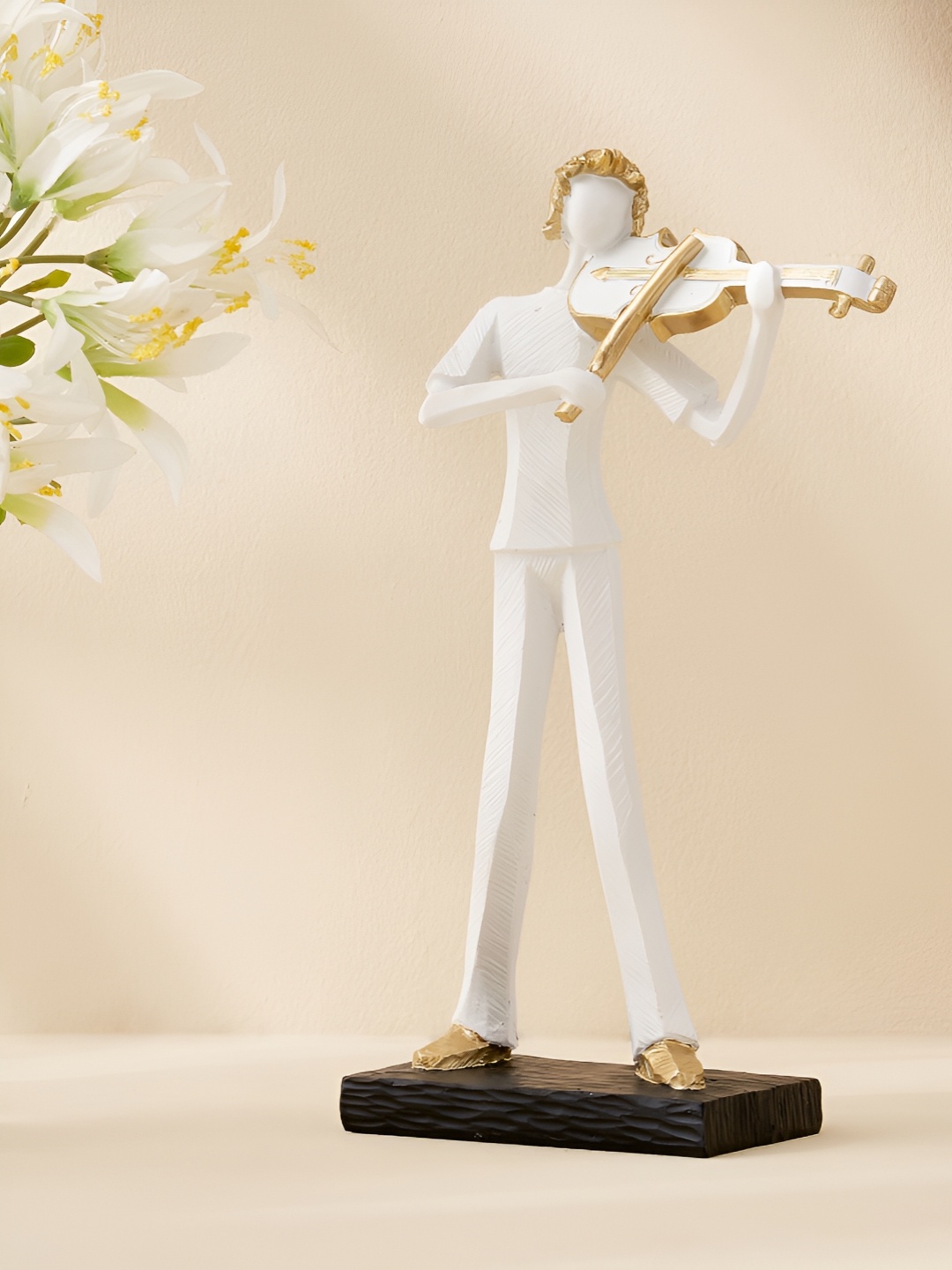 

Home Centre Corsica Musical White & Gold-Toned Human Figurine Showpiece