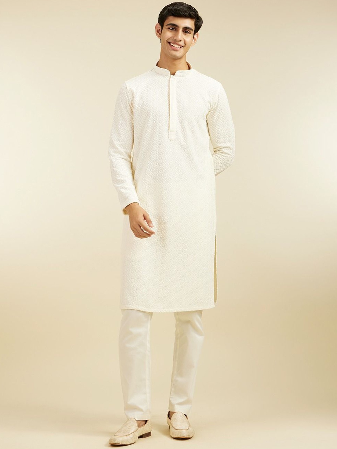 

Diwas by Manyavar Geometric Embroidered Chikankari Mandarin Collar Straight Kurta, Cream