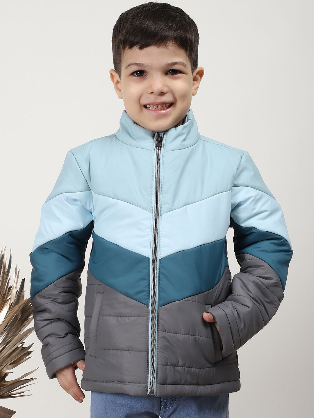 

HOUSE OF VEDAS Boys Colourblocked Lightweight Puffer Jacket, Multi