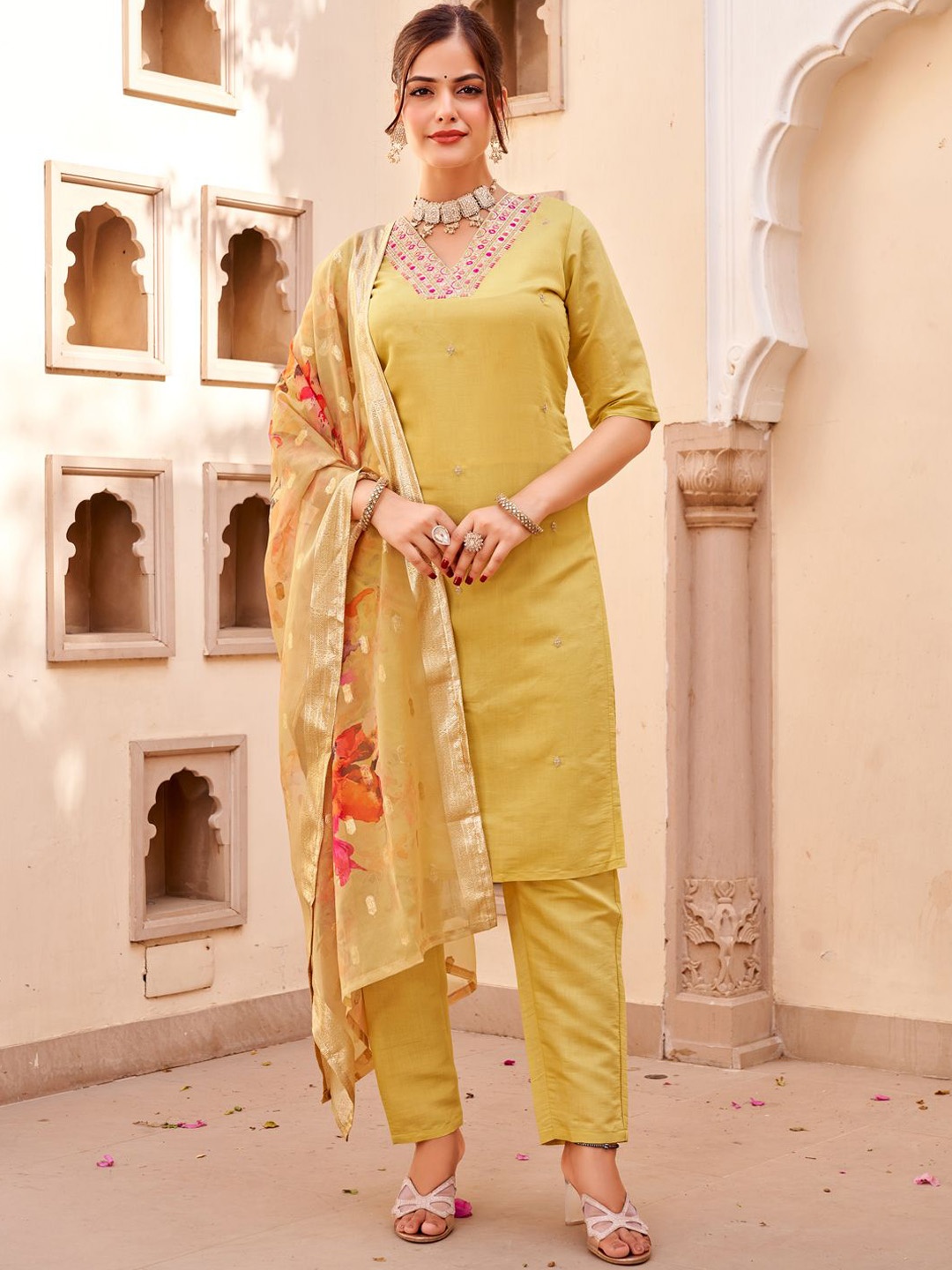 

VredeVogel Ethnic Motifs Embroidered Straight Kurta with Trousers & Dupatta, Yellow