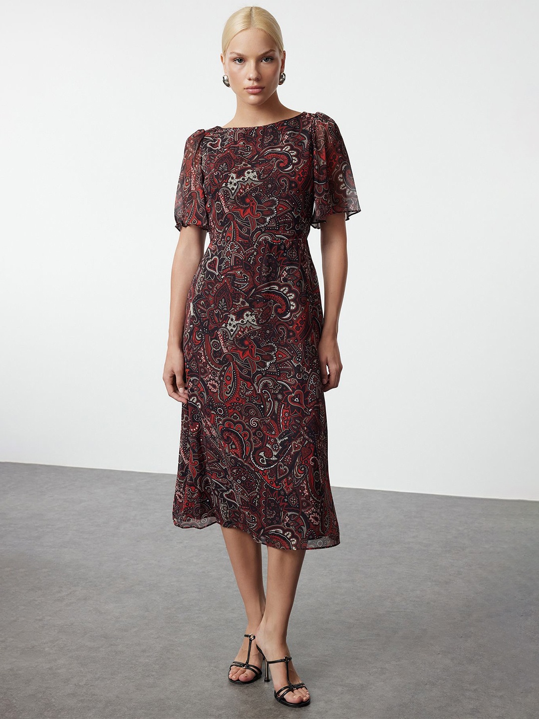 

Trendyol Floral Print Flared Sleeve Fit & Flare Midi Dress, Na