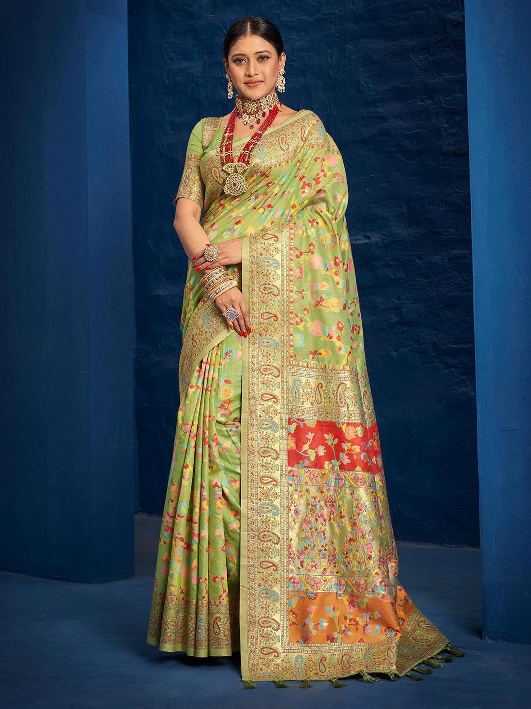 

Mitera Floral Zari Art Silk Banarasi Saree, Green