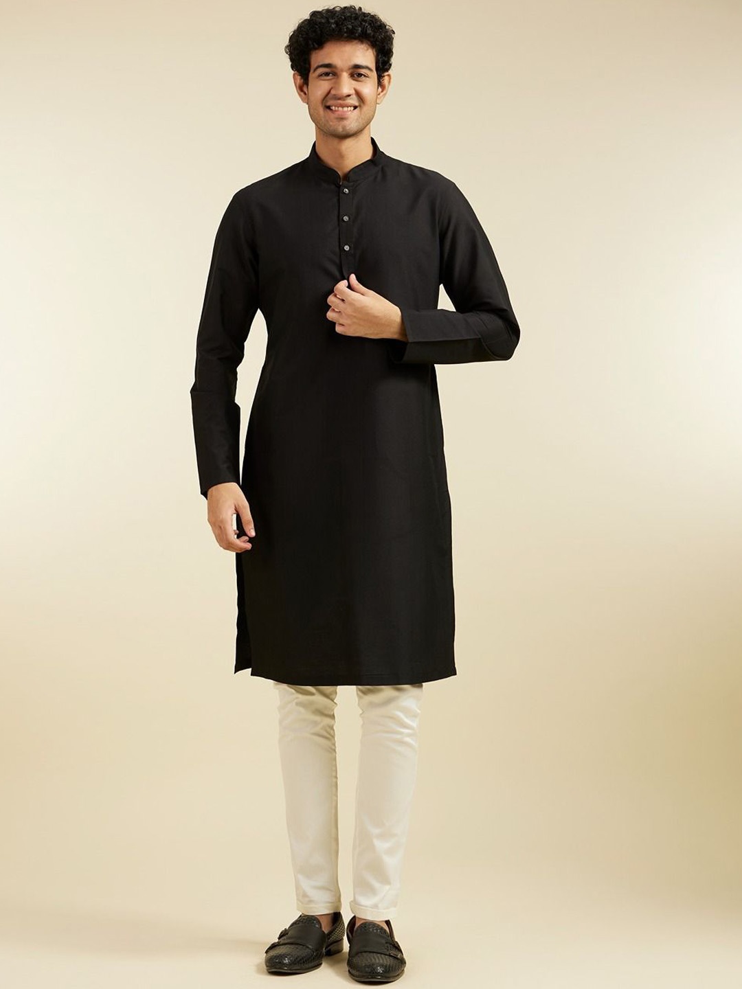 

Diwas by Manyavar Mandarin Collar Straight Kurta, Black