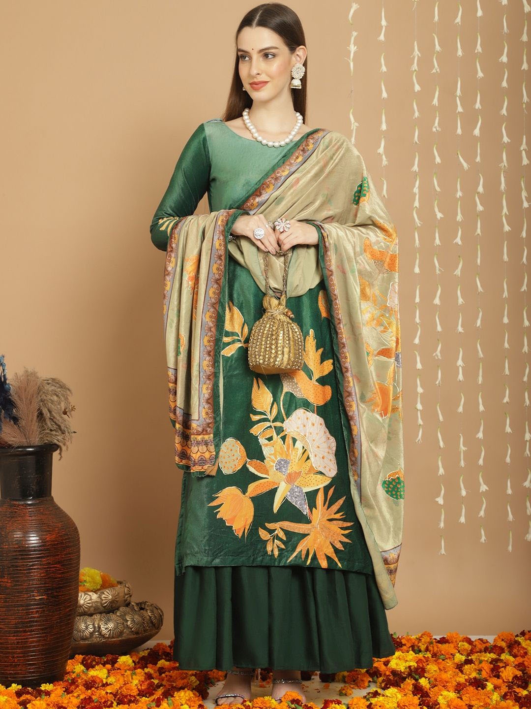 

Stylee LIFESTYLE Women Floral Printed Regular Velvet Kurta with Palazzos & With Dupatta, Green