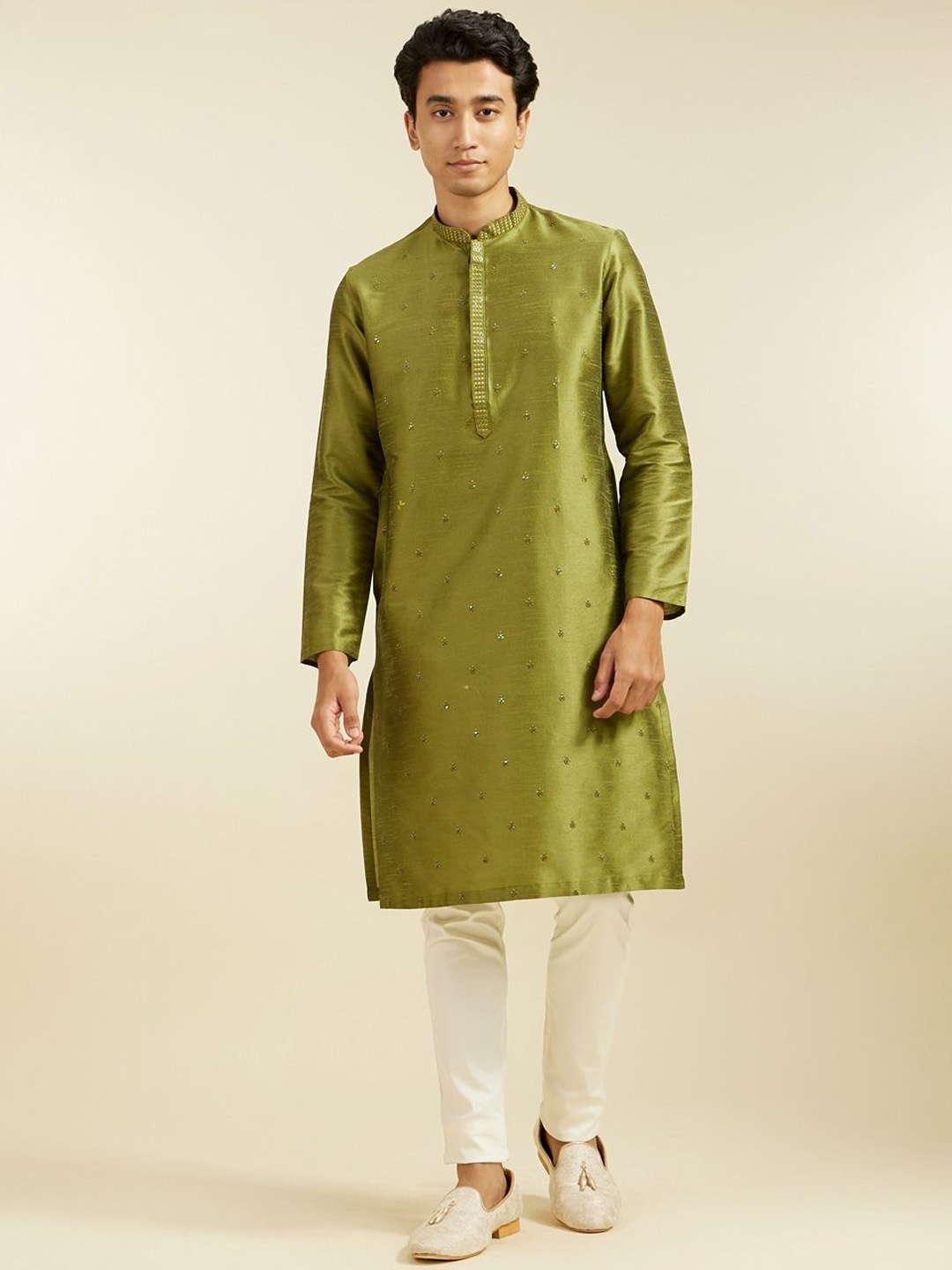 

Diwas by Manyavar Floral Embroidered Mandarin Collar Sequinned Straight Kurta, Green