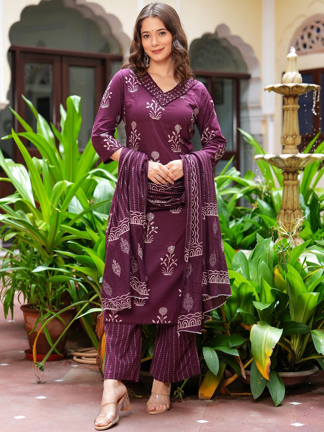 

HIVDO Floral Printed Pure Cotton Kurta With Trousers & Dupatta, Maroon