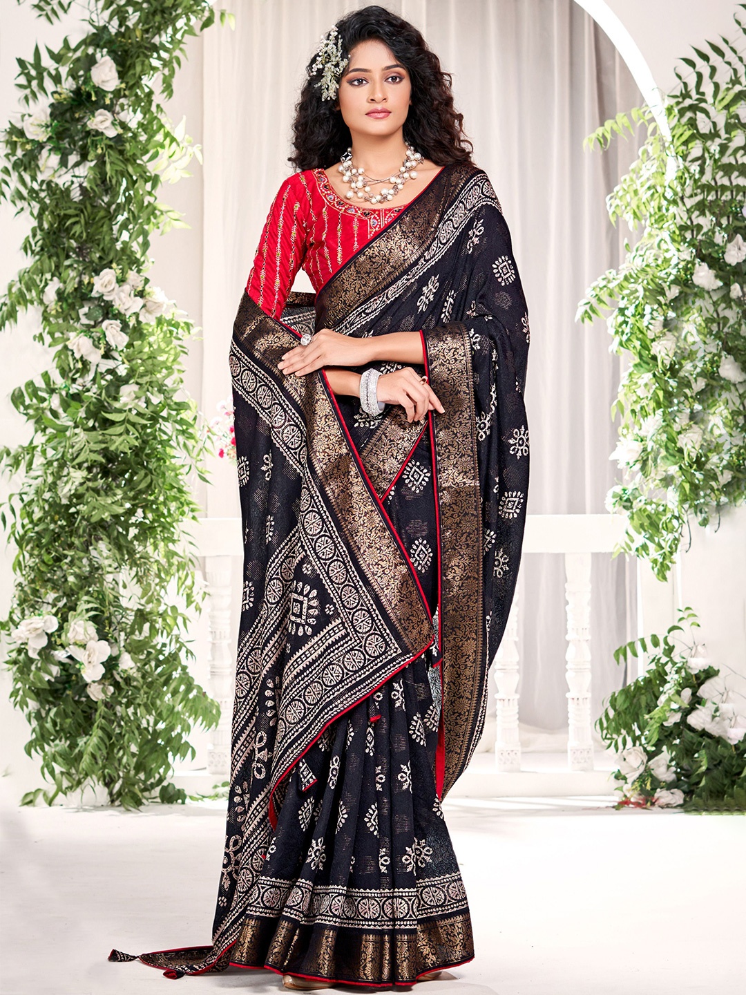 

VIRICA Floral Zari Poly Chiffon Saree, Black