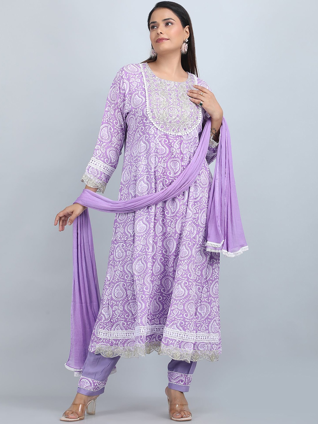 

SHIFORY Women Floral Printed Regular Thread Work Kurta with Trousers & With Dupatta, Purple