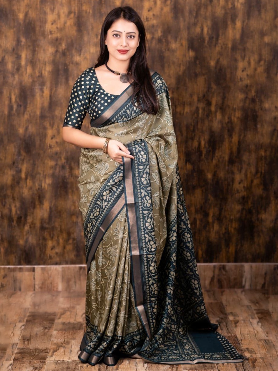 

STAVA CREATION Ethnic Motifs Printed Zari Saree, Green