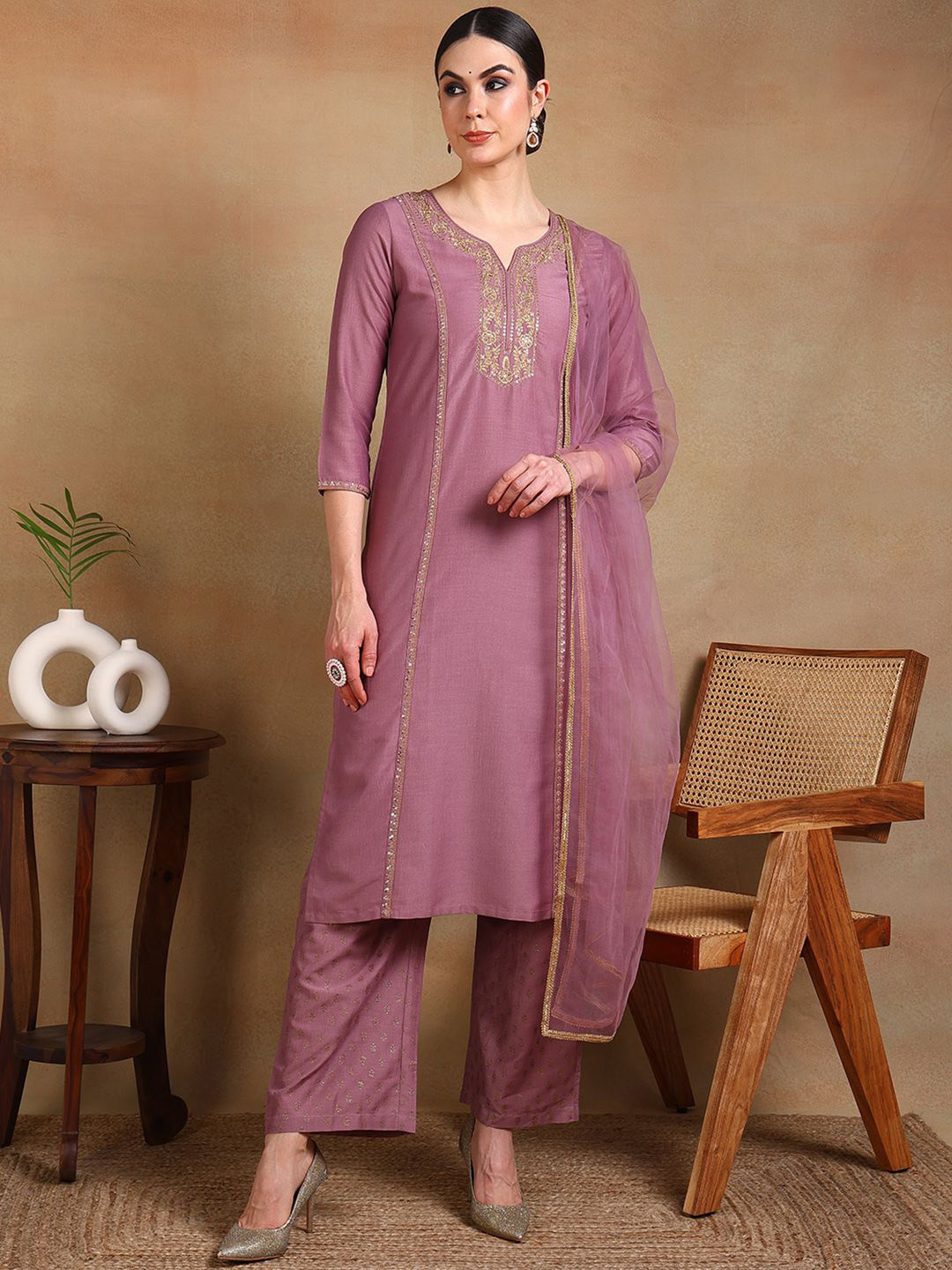 

AHIKA Ethnic Motifs Embroidered Regular Straight Kurta with Trousers & Dupatta, Mauve