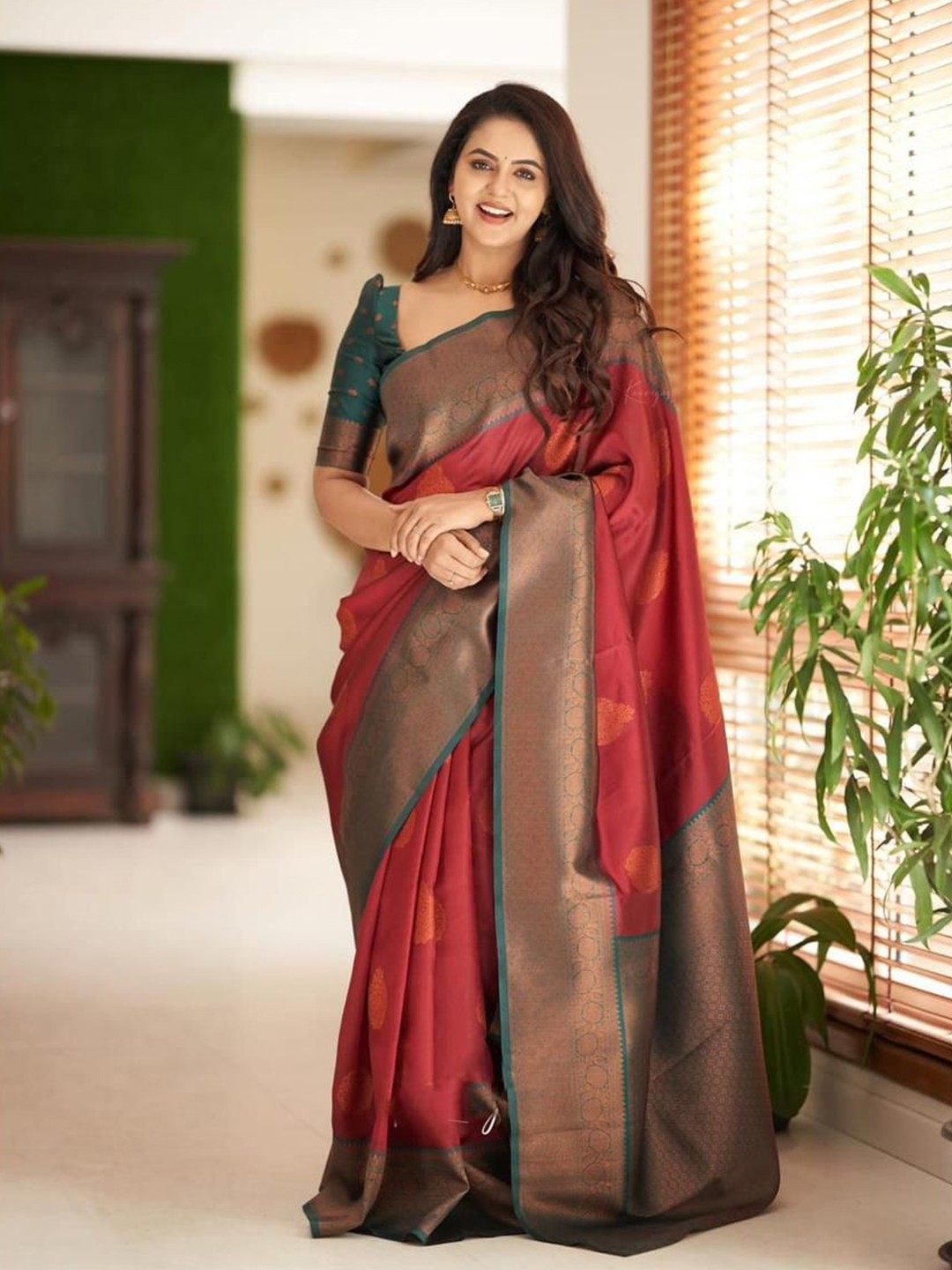 

Wuxi Ethnic Motifs Zari Pure Silk Banarasi Saree, Maroon