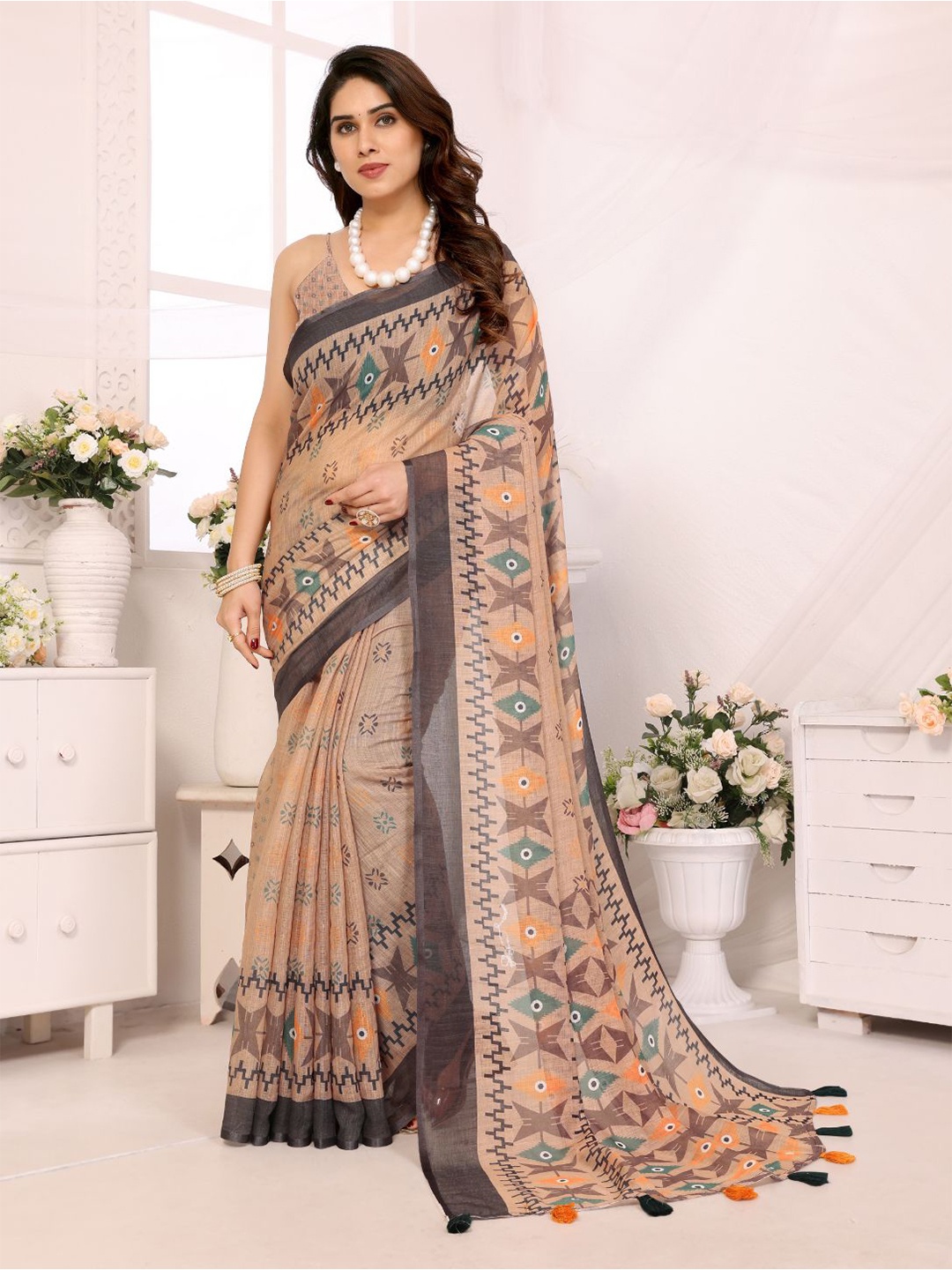 

Hema silk mills Zari Pure Linen Saree, Beige