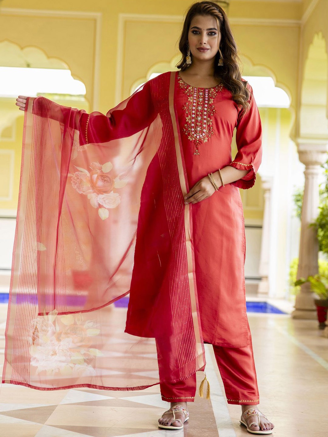 

VredeVogel Women Floral Embroidered Regular Kurta with Trousers & With Dupatta, Peach