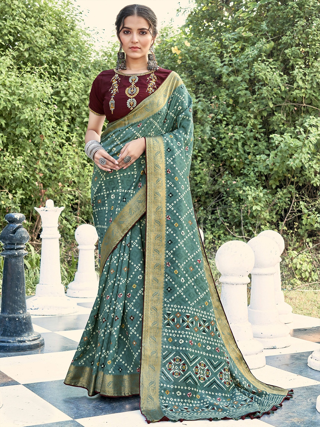 

VIRICA Zari Silk Blend Saree, Green