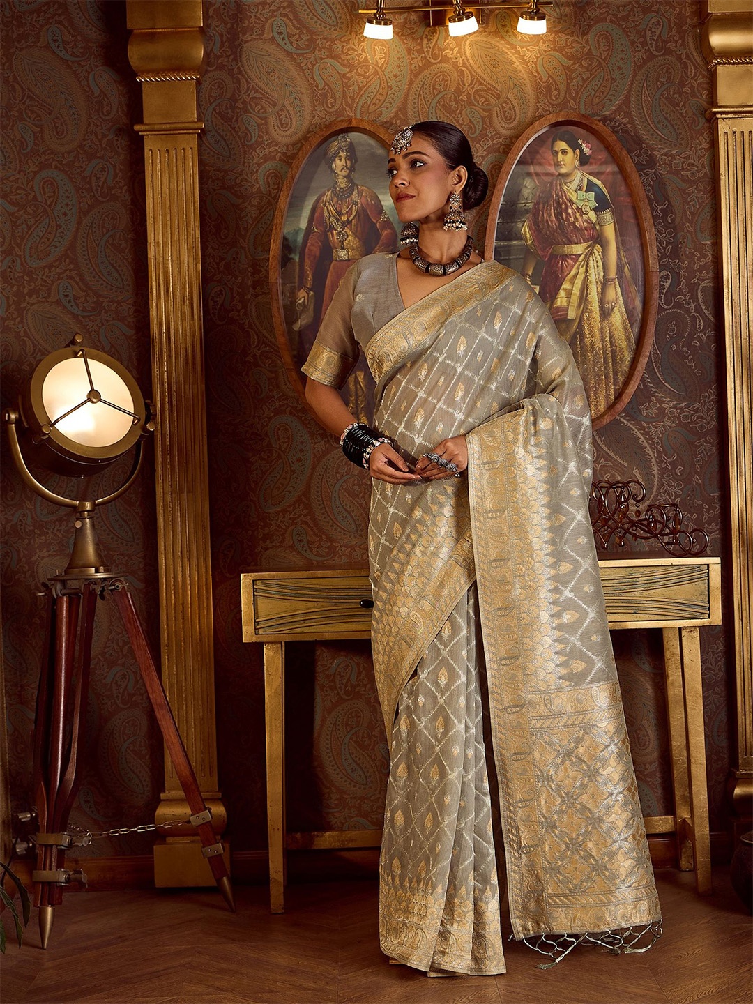 

Dori Woven Design Zari Linen Blend Banarasi Saree, Grey