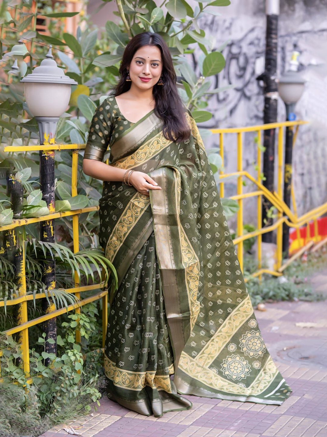 

STAVA CREATION Floral Printed Woven Design Zari Saree, Green