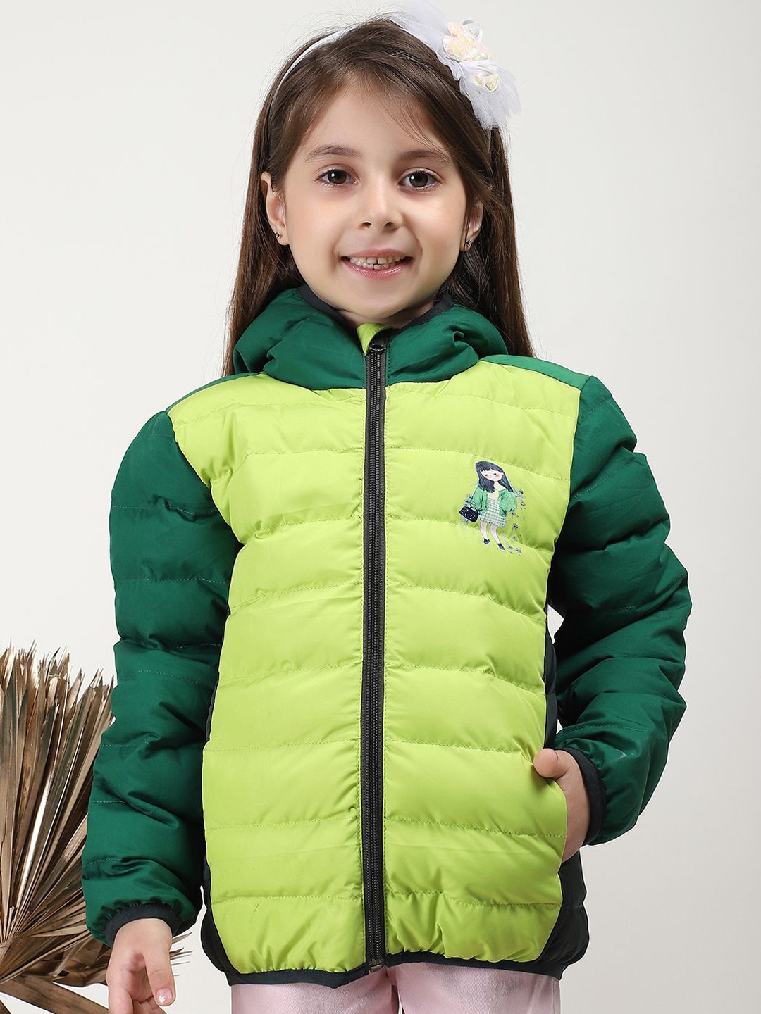 

HOUSE OF VEDAS Girls Colourblocked Lightweight Puffer Jacket with Patchwork, Multi