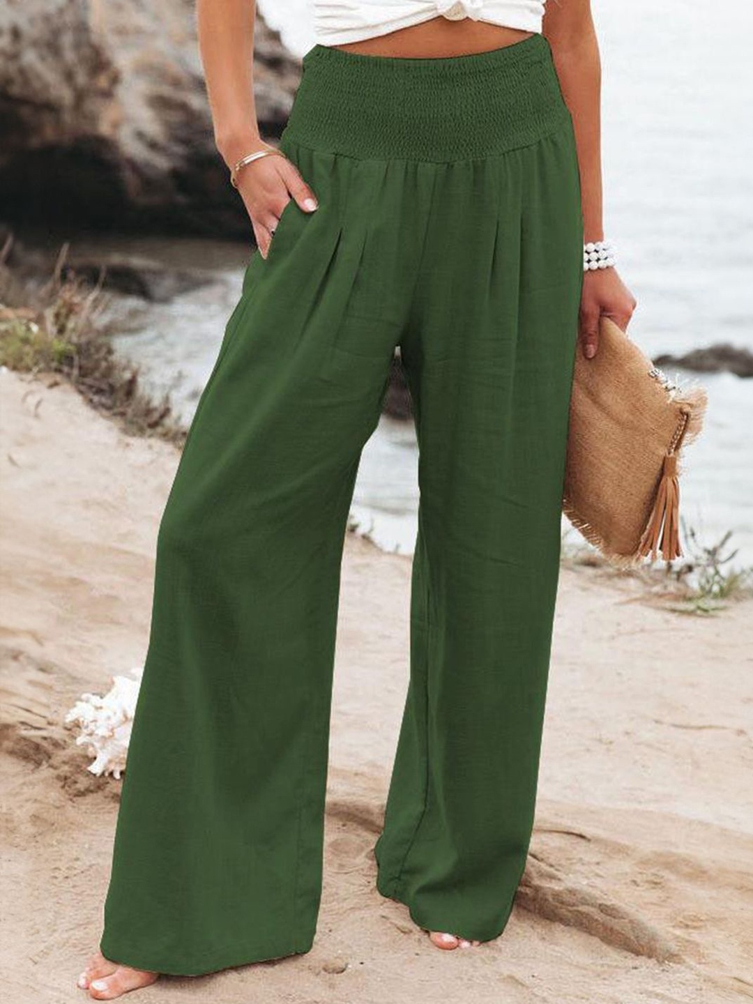

KPOP Original Women Solid Mid-Rise Regular Trousers, Green