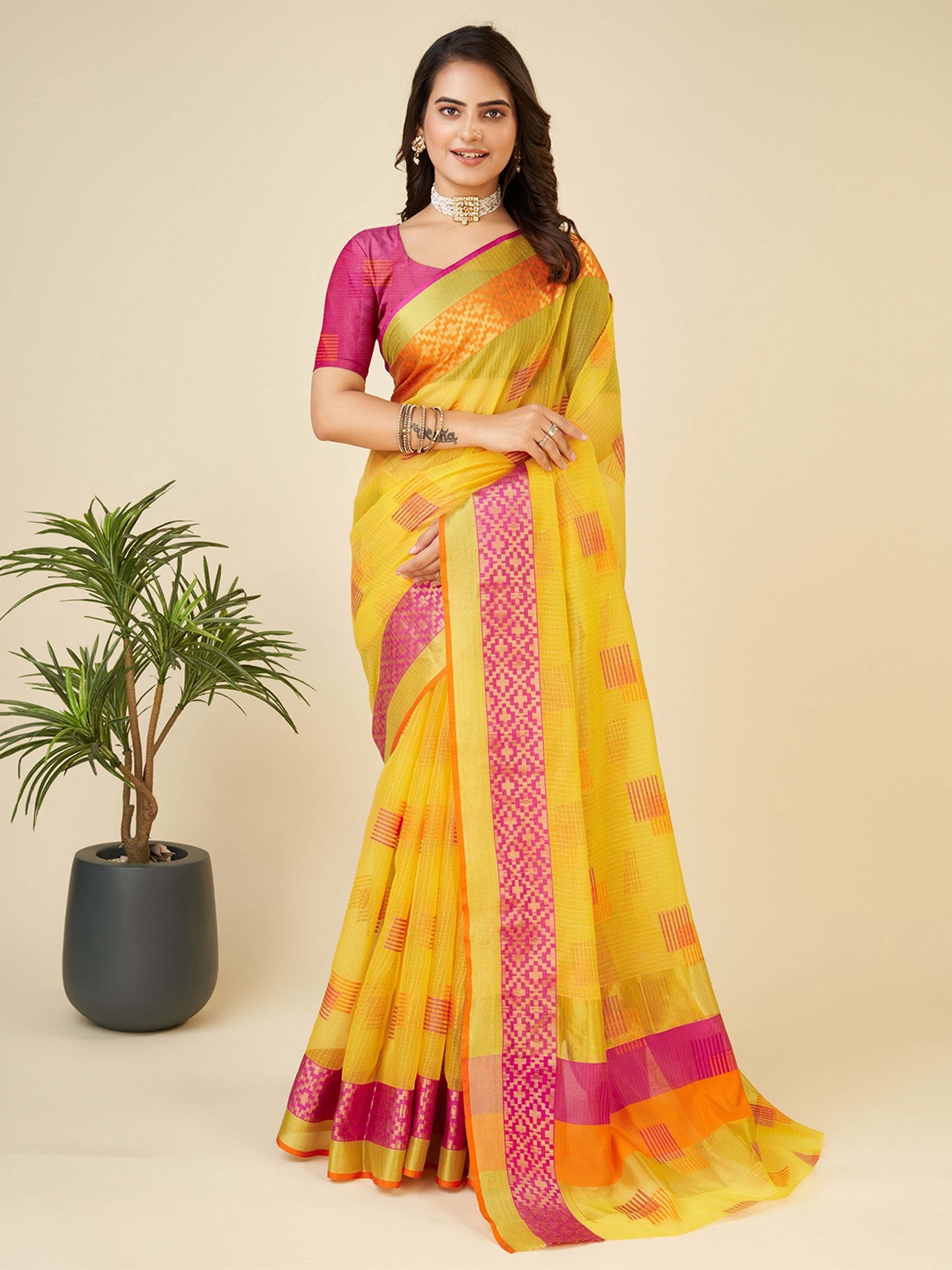 

Kriyansh Woven Design Zari Banarasi Saree, Yellow