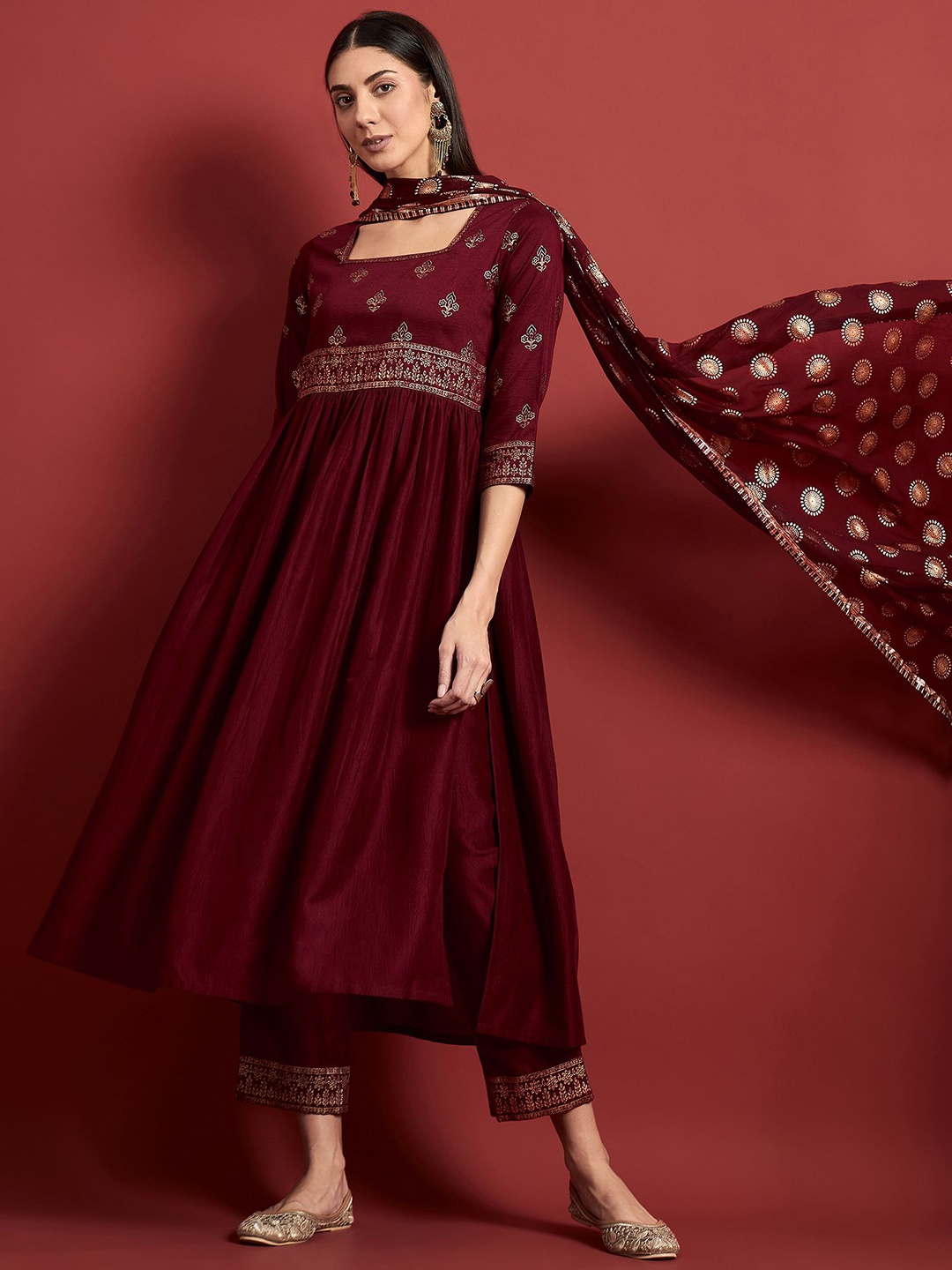 

all about you Women Ethnic Motifs Printed Regular Kurta with Trousers & With Dupatta, Maroon